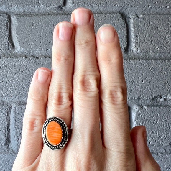 Vintage NATIVE Navajo Spiny Oyster Shell & Sterling Silver Southwestern Ring - Picture 2 of 11